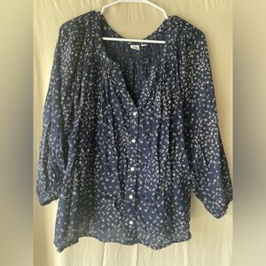 GAP Blue and White 3/4 Sleeve Buttoned Blouse